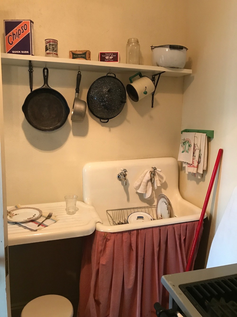 1940 kitchen