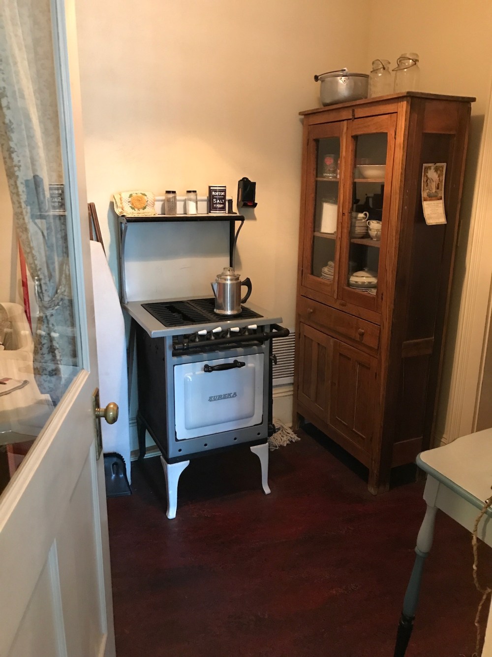 1940 kitchen